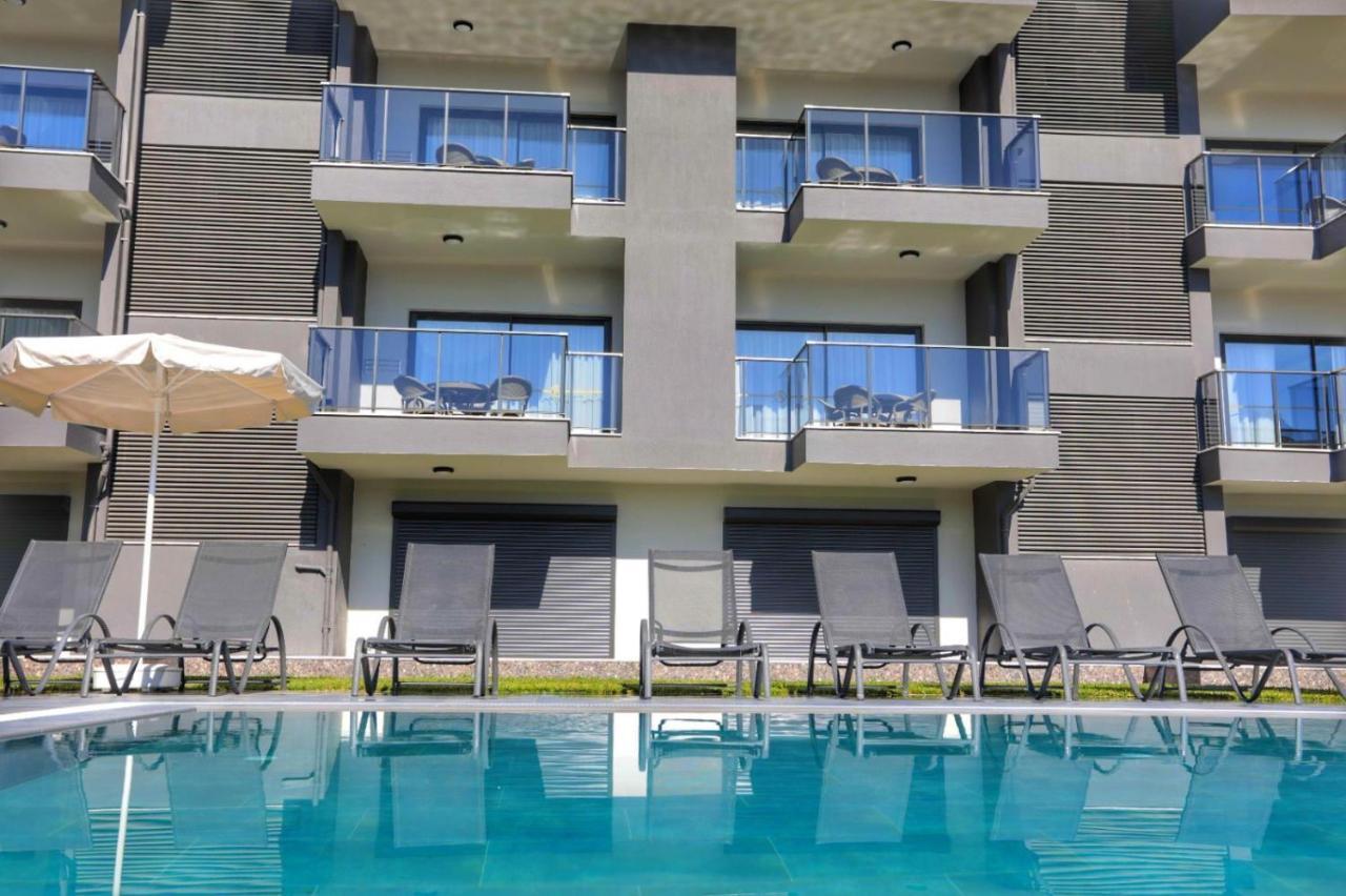 A Suite Side Exterior photo