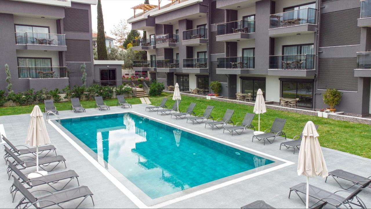 A Suite Side Exterior photo