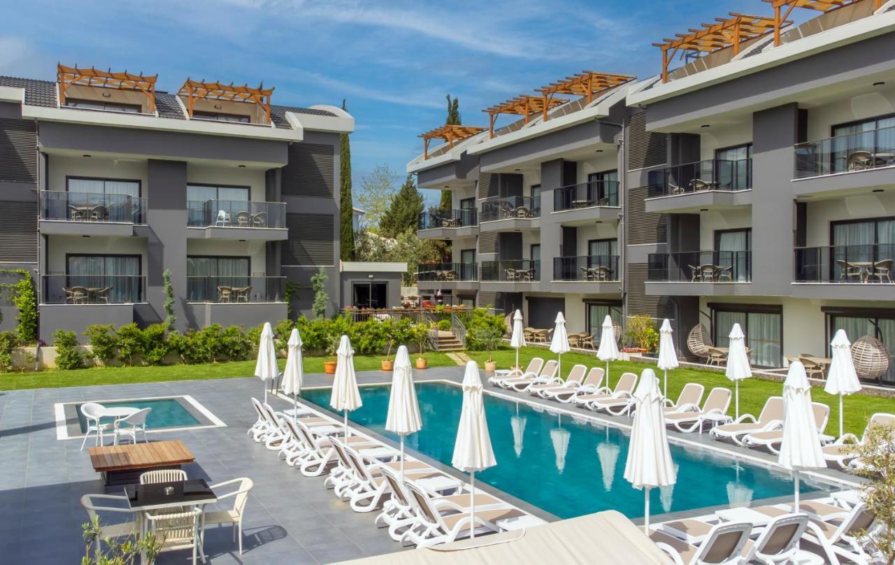 A Suite Side Exterior photo